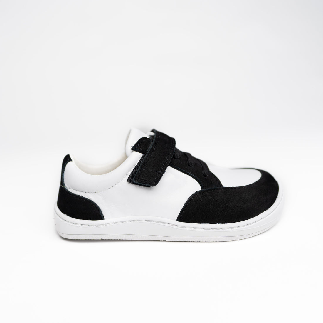 sneaker-børnesko-hvide-sorte-barfodssko-black-white
